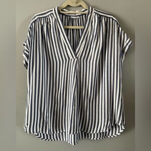 Gap Short Rolled Sleeve Top size L
